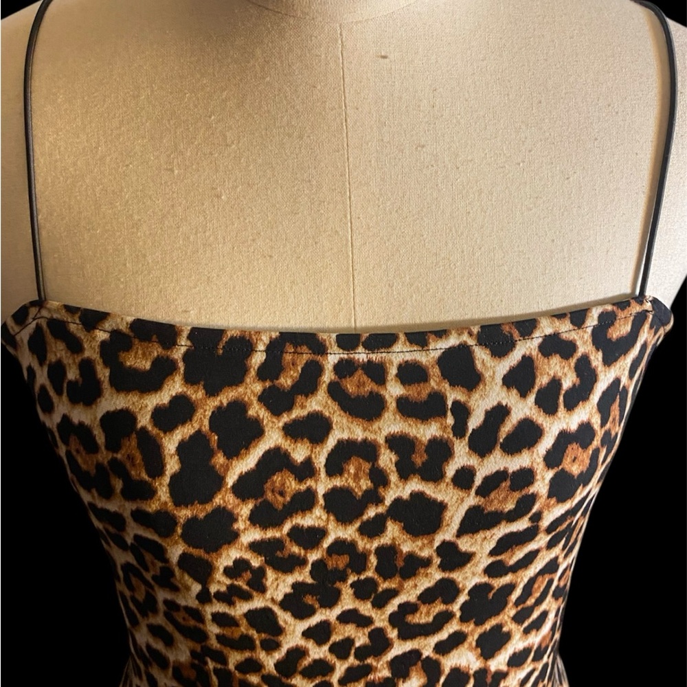 Leopard Print Strapless Dress #N092
NWOT
PTP-17
L-30
*Marked Down - Picture 2 of 7